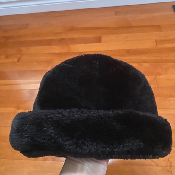 Black Faux Fur hat - Picture 4 of 4